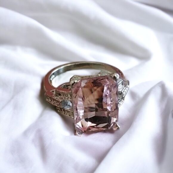 Elegant Pink Gemstone Ring - Picture 6 of 14